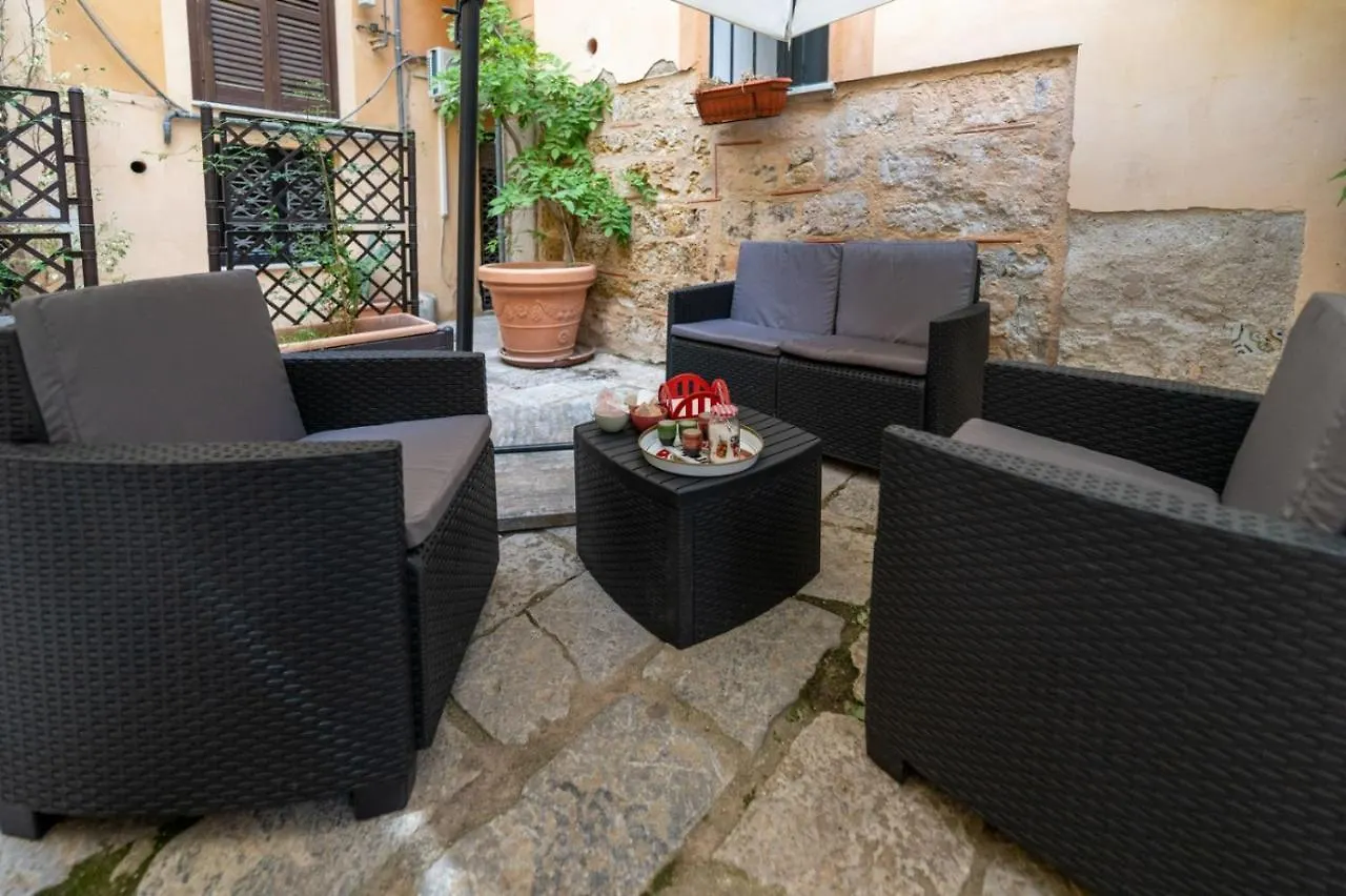 Cortile Dei Giusti - Combo Guesthouse Palermo 0*,
