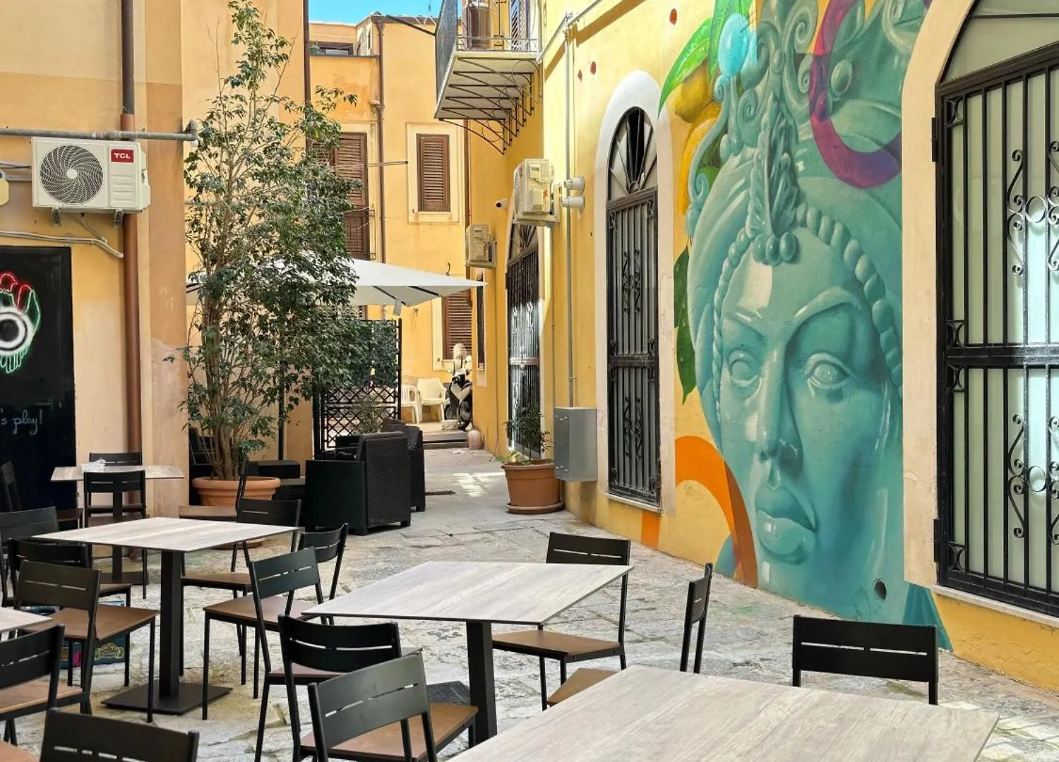 Cortile Dei Giusti - Combo Guesthouse Palermo 0*,  Italia