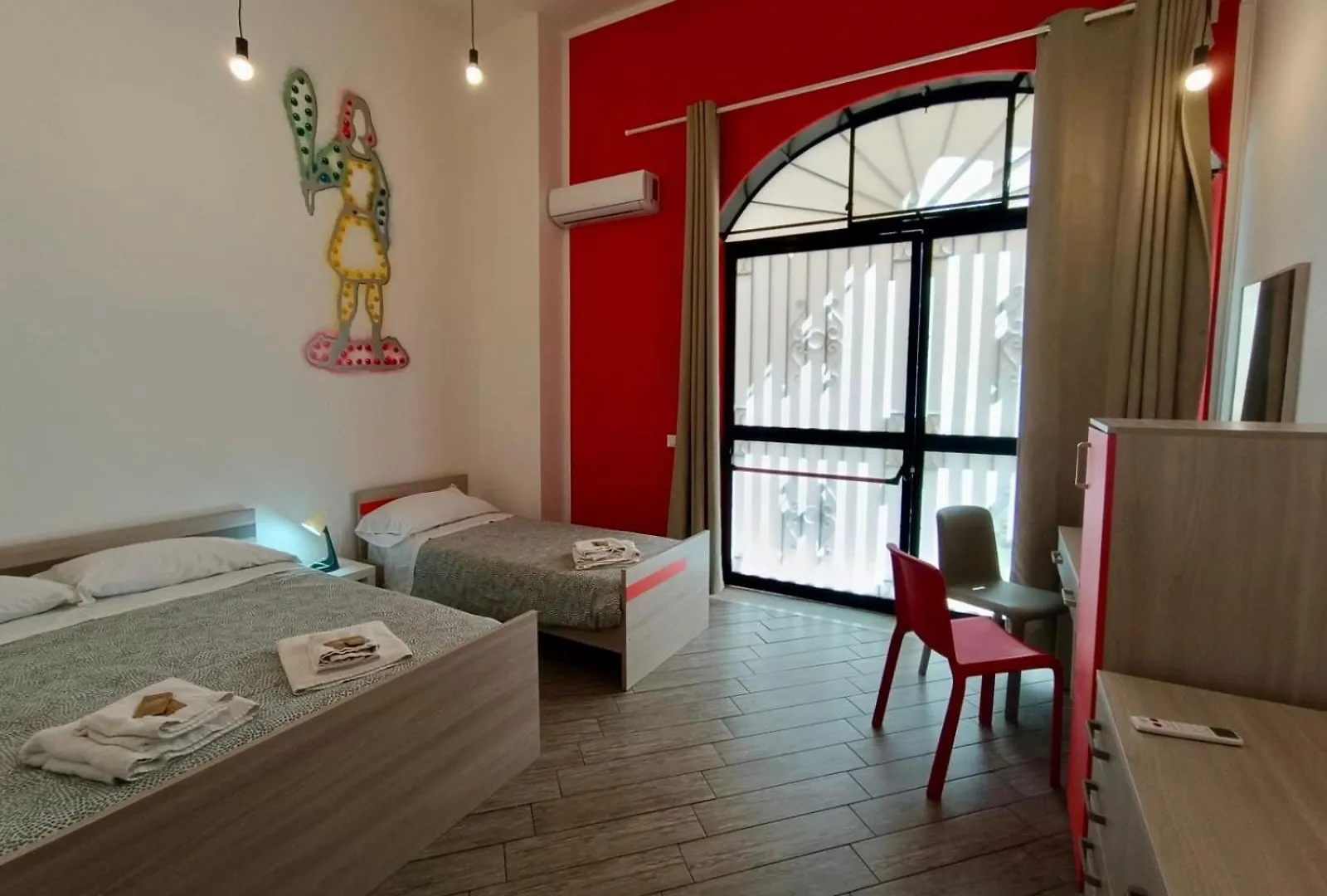 Gasthuis Cortile Dei Giusti - Combo Guesthouse Palermo Italië